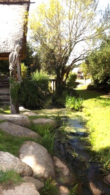 Ruisseau et statue